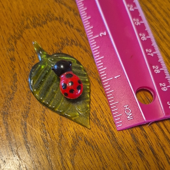 Source Unknown Red and Black Ladybug Glass Art on Green Leaf - Picture 2 of 5